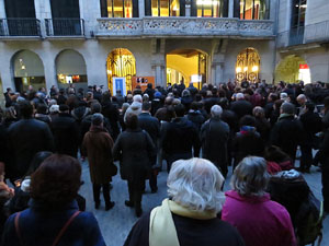 Concentraci&oacute; silenciosa en record de Muriel Casals a la pla&ccedil;a del Vi de Girona