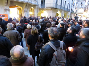 Concentraci&oacute; silenciosa en record de Muriel Casals a la pla&ccedil;a del Vi de Girona