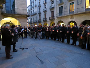 Concentraci&oacute; silenciosa en record de Muriel Casals a la pla&ccedil;a del Vi de Girona