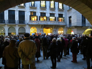 Concentraci&oacute; silenciosa en record de Muriel Casals a la pla&ccedil;a del Vi de Girona