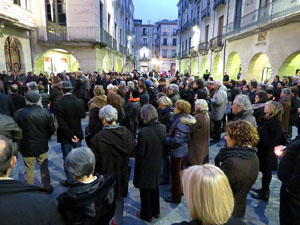 Concentraci&oacute; silenciosa en record de Muriel Casals a la pla&ccedil;a del Vi de Girona