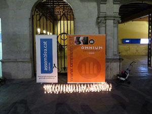 Concentraci&oacute; silenciosa en record de Muriel Casals a la pla&ccedil;a del Vi de Girona