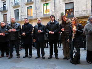 Concentraci&oacute; silenciosa en record de Muriel Casals a la pla&ccedil;a del Vi de Girona