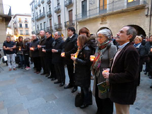 Concentraci&oacute; silenciosa en record de Muriel Casals a la pla&ccedil;a del Vi de Girona