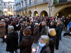 Concentraci&oacute; silenciosa en record de Muriel Casals a la pla&ccedil;a del Vi de Girona