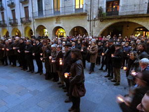Concentraci&oacute; silenciosa en record de Muriel Casals a la pla&ccedil;a del Vi de Girona