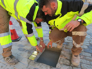 Instal&middot;laci&oacute; de setze llambordes Stolpersteine per recordar els gironins deportats als camps de concentraci&oacut
