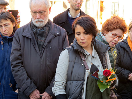 Instal&middot;laci&oacute; de setze llambordes Stolpersteine per recordar els gironins deportats als camps de concentraci&oacute; nazi, al jard&iacute; de la Inf&agrave;ncia