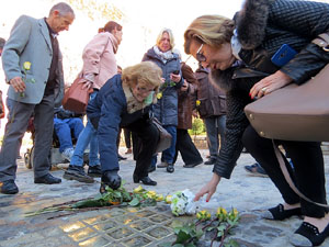 Instal&middot;laci&oacute; de setze llambordes Stolpersteine per recordar els gironins deportats als camps de concentraci&oacut