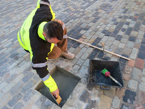 Instal&middot;laci&oacute; de setze llambordes Stolpersteine per recordar els gironins deportats als camps de concentraci&oacut