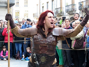 Girona de Gel i Foc. Combats medievals pel grup Drak&ograve;nia. Estrena de la sisena temporada de Joc de Trons a Girona