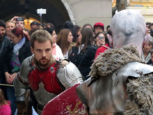 Girona de Gel i Foc. Combats medievals pel grup Drak&ograve;nia. Estrena de la sisena temporada de Joc de Trons a Girona