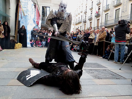 Girona de Gel i Foc. Combats medievals pel grup Drak&ograve;nia. Estrena de la sisena temporada de Joc de Trons a Girona
