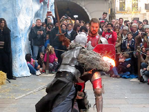 Girona de Gel i Foc. Combats medievals pel grup Drak&ograve;nia. Estrena de la sisena temporada de Joc de Trons a Girona