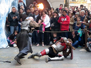 Girona de Gel i Foc. Combats medievals pel grup Drak&ograve;nia. Estrena de la sisena temporada de Joc de Trons a Girona