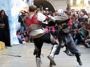 Girona de Gel i Foc. Combats medievals pel grup Drak&ograve;nia. Estrena de la sisena temporada de Joc de Trons a Girona