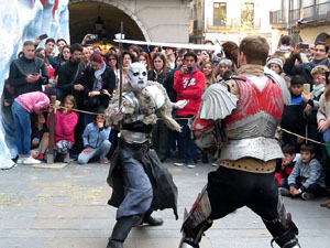 Girona de Gel i Foc. Combats medievals pel grup Drak&ograve;nia. Estrena de la sisena temporada de Joc de Trons a Girona