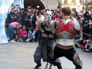 Girona de Gel i Foc. Combats medievals pel grup Drak&ograve;nia. Estrena de la sisena temporada de Joc de Trons a Girona