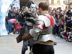 Girona de Gel i Foc. Combats medievals pel grup Drak&ograve;nia. Estrena de la sisena temporada de Joc de Trons a Girona