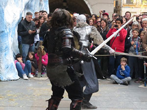 Girona de Gel i Foc. Combats medievals pel grup Drak&ograve;nia. Estrena de la sisena temporada de Joc de Trons a Girona