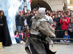 Girona de Gel i Foc. Combats medievals pel grup Drak&ograve;nia. Estrena de la sisena temporada de Joc de Trons a Girona