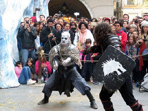 Girona de Gel i Foc. Combats medievals pel grup Drak&ograve;nia. Estrena de la sisena temporada de Joc de Trons a Girona