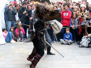 Girona de Gel i Foc. Combats medievals pel grup Drak&ograve;nia. Estrena de la sisena temporada de Joc de Trons a Girona