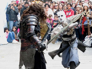 Girona de Gel i Foc. Combats medievals pel grup Drak&ograve;nia. Estrena de la sisena temporada de Joc de Trons a Girona