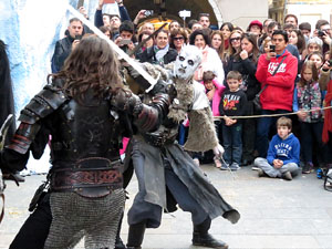 Girona de Gel i Foc. Combats medievals pel grup Drak&ograve;nia. Estrena de la sisena temporada de Joc de Trons a Girona