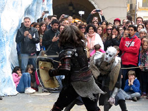 Girona de Gel i Foc. Combats medievals pel grup Drak&ograve;nia. Estrena de la sisena temporada de Joc de Trons a Girona