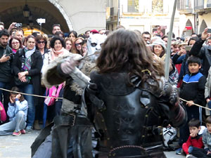 Girona de Gel i Foc. Combats medievals pel grup Drak&ograve;nia. Estrena de la sisena temporada de Joc de Trons a Girona