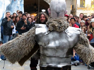 Girona de Gel i Foc. Combats medievals pel grup Drak&ograve;nia. Estrena de la sisena temporada de Joc de Trons a Girona
