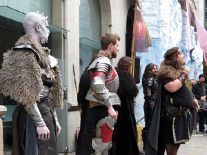 Girona de Gel i Foc. Combats medievals pel grup Drak&ograve;nia. Estrena de la sisena temporada de Joc de Trons a Girona