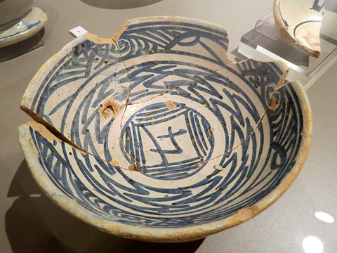Escudella. Pisa blanca amb blau. Segle XV