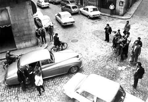 Cugat sortint del seu Rolls Royce a la pla&ccedil;a de l'Oli. 1979-1983