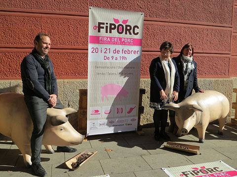 Presentaci&oacute; de la tercera edici&oacute; de FIPORC a l'exterior del Mercat del Lle&oacute; de Girona