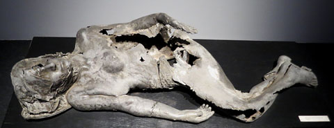 Destrossada. 1976. Alumini. 146 x 26 x 43 cms
