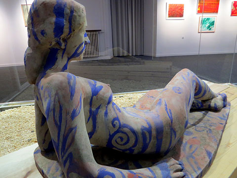 Mediterr&agrave;nia. Reproducci&oacute; pintada per Ignasi Esteve. 1999. Terracuita, 65 x 170 x 60 cm