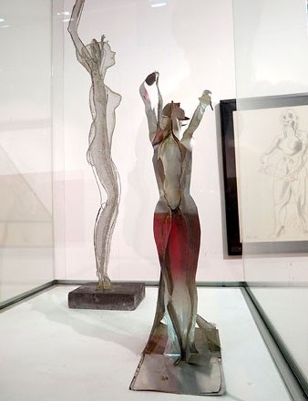 Maquetes sirenes. Planxa metall 49 cm. Tela met&agrave;l&middot;lica 29 cm. 1996