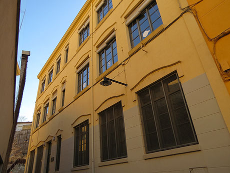 Imatge actual de la fa&ccedil;ana principal de l'escola