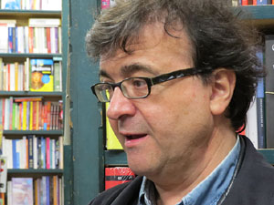 Signatura de llibres de Javier Cercas a la llibreria Geli de Girona