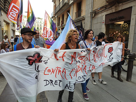 Manifestaci&oacute; contra l'homof&ograve;bia i la transf&ograve;bia, organitzada pel Consell Municipal de les Lesbianes, Gais, Transexuals i Bisexuals de Girona