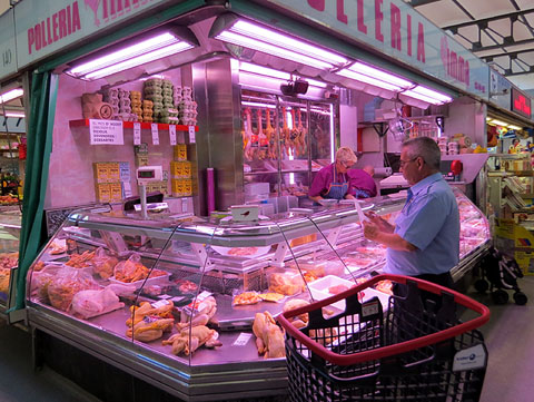 Recollida dels aliments al Mercat del Lle&oacute;