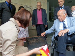 Descobriment d'una placa en record de les persones treballadores de la f&agrave;rica Grober de Girona