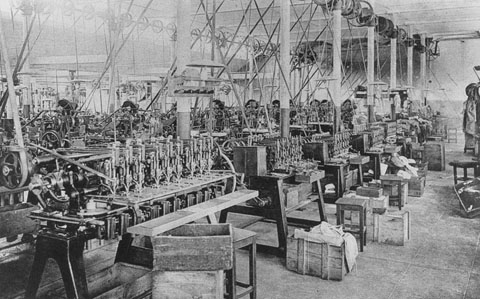 Secci&oacute; de m&agrave;quines per foradar botons. 1910-1920