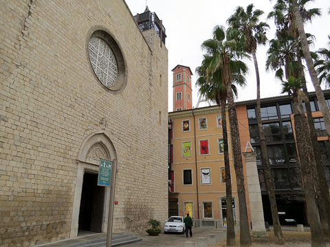 Fa&ccedil;ana de l'esgl&eacute;sia de de Santa Susanna i el Museu del Cinema