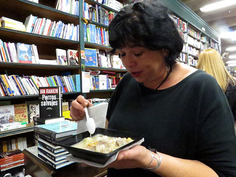 Llibreria Geli. Presentaci&oacute; del llibre Catalunya bull, de Judit Pujad&oacute;