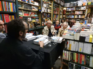 Presentaci&oacute; 'Un any a la cuina' d'Enric Herce a la Llibreria Geli de Girona, amb Salvador Garcia-Arb&oacute;s i una cassola d'Abraham Simon