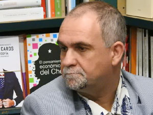 Presentaci&oacute; 'Un any a la cuina' d'Enric Herce a la Llibreria Geli de Girona, amb Salvador Garcia-Arb&oacute;s i una cassola d'Abraham Simon