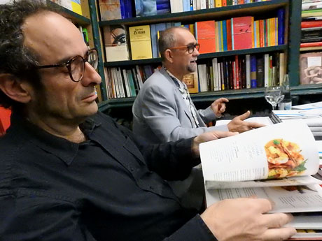 Presentaci&oacute; 'Un any a la cuina' d'Enric Herce a la Llibreria Geli de Girona, amb Salvador Garcia-Arb&oacute;s i una cassola d'Abraham Simon